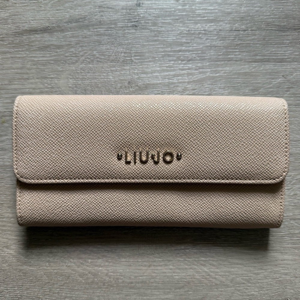 40. Liu Jo Milano Tan Wallet/Card Holder Pebbled Leather Classic